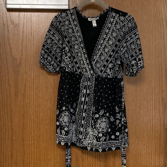 Tops - Dress Barn black white top or bathing suit cover